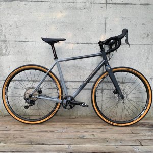 Beautiful Gravel/allroad Enigma Endeavour Bike with orange GR531 wheels from DT Swiss.